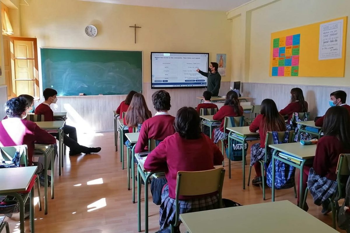 Monitores interactivos para el aprendizaje cooperativo en el aula Charmex Colegio San Vicente