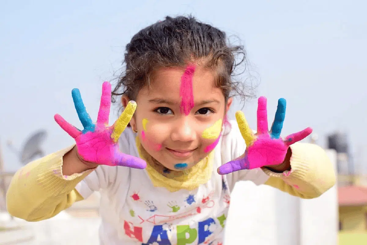 Enseña a los niños a pintar sin pinceles con estas ideas pintar sin pinceles