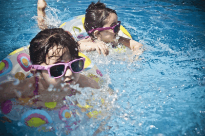 juegos piscina psicomotricidad