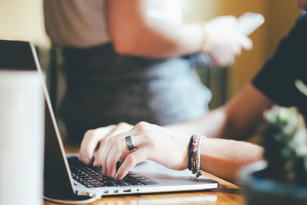 Conectar las escuelas a Internet mejora la economía de los países conectar las escuelas