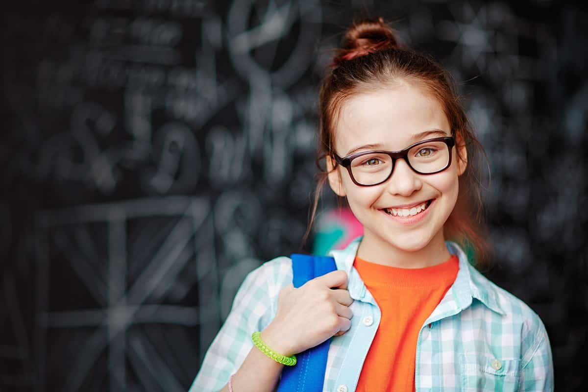 Graduar la vista gratis a escolares para prevenir la miopía hoya vision miopía