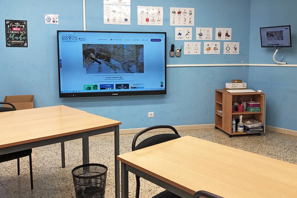Inglés interactivo con monitores de última generación y altavoces manos libres inglés interactivo con monitores