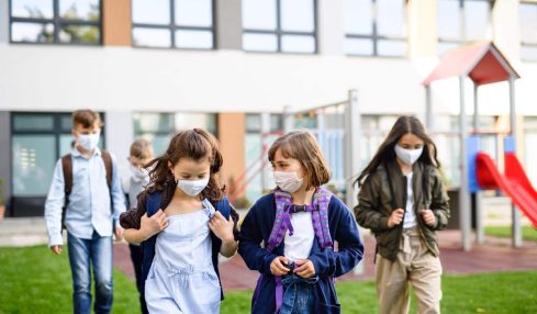 Fin De Las Mascarillas En Los Patios De Los Colegios