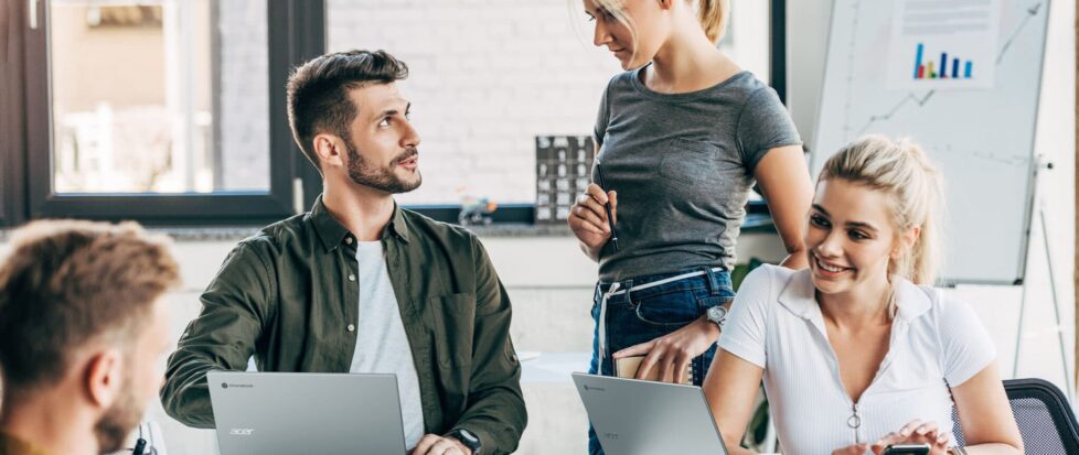 Chromebook de pantalla grande para el colegio y el entretenimiento