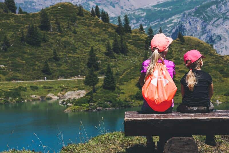 Dos Niñas De Excursión