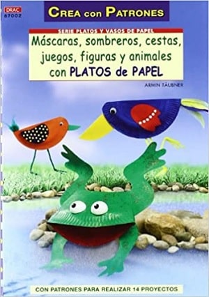 Máscaras, sombreros y animales con vasos de platos de papel 