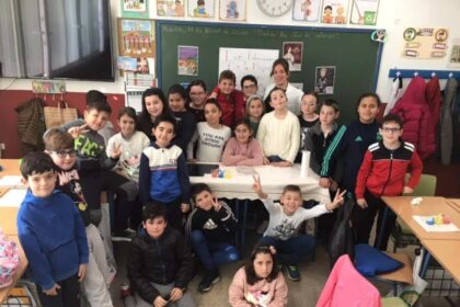 Las científicas entran en el aula