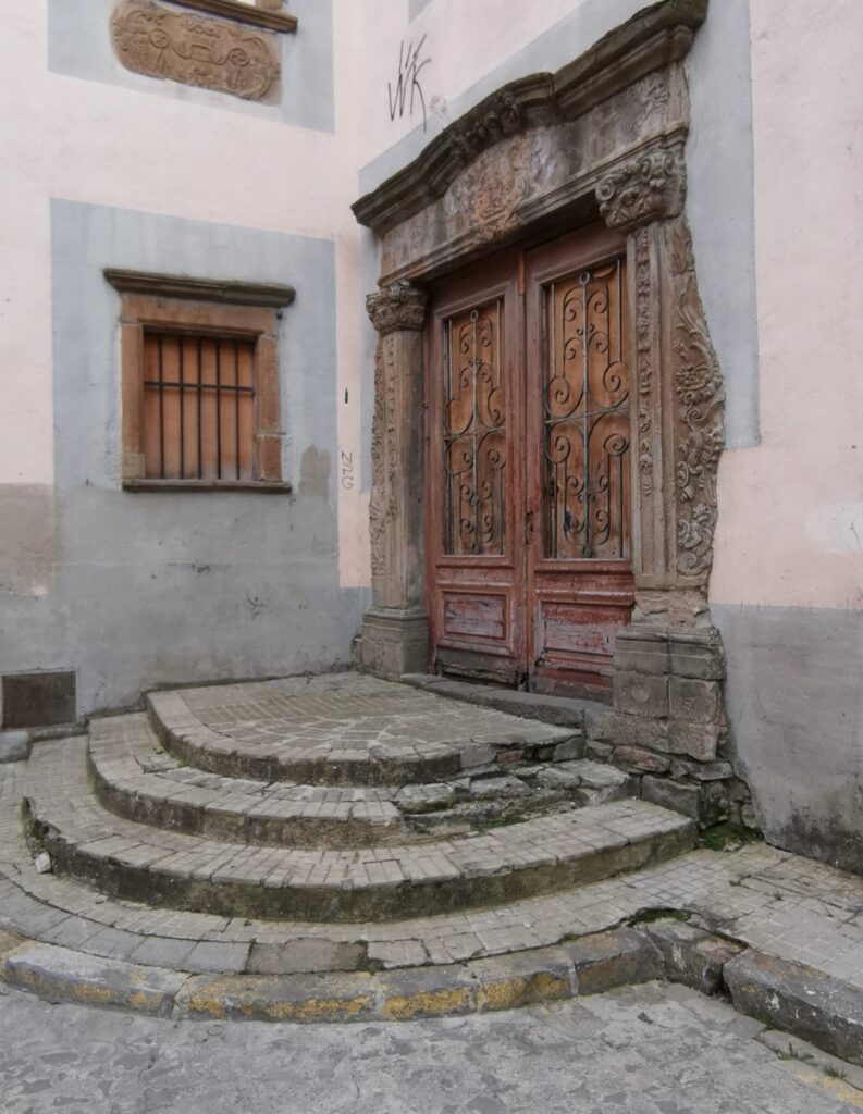 Paseo de Jan por la Jaca para descubrir la historia