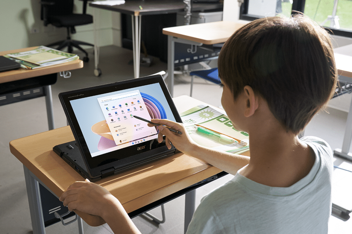 Un portátil convertible para estudiantes de Primaria Acer Travelmate Spin B3