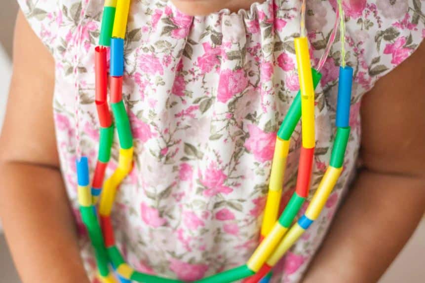 Collares con pajitas