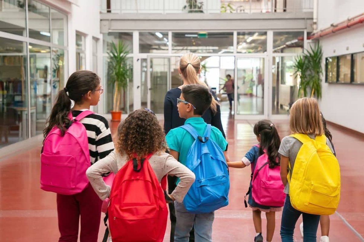 ¡Cuidado! Mucho peso en la mochila puede suponer que los estudiantes crezcan menos peso mochilas escolares