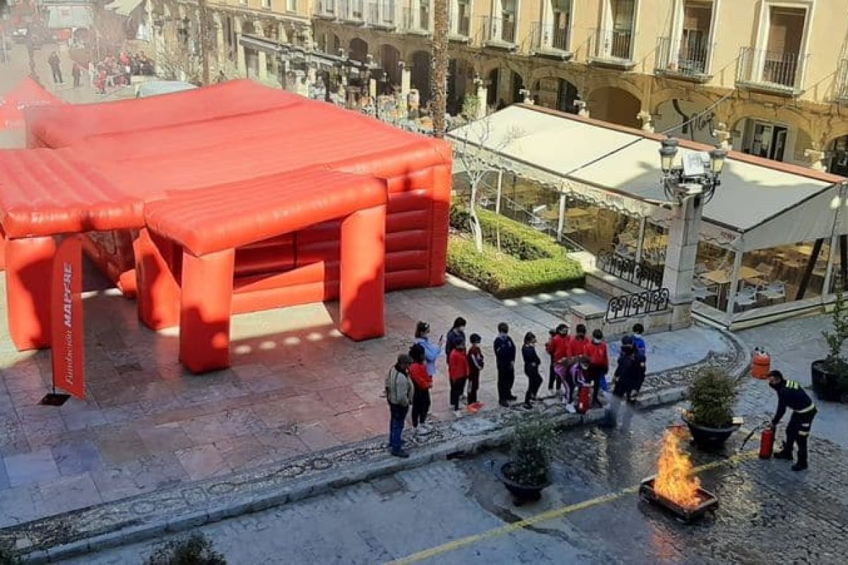 El programa educativo que enseña a los estudiantes cómo actuar ante un incendio Fundación MAPFRE