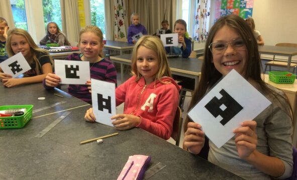 Niños Usando Plickers