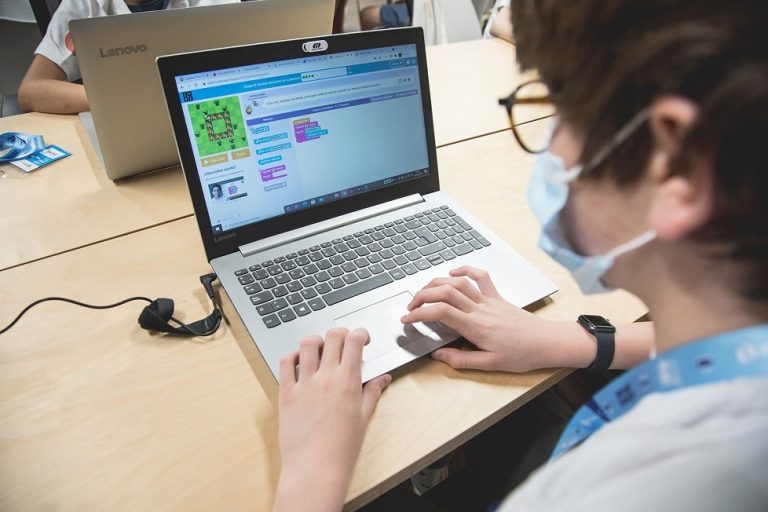 Curso gratuito para apender programación y pensamiento computacional de Code.org