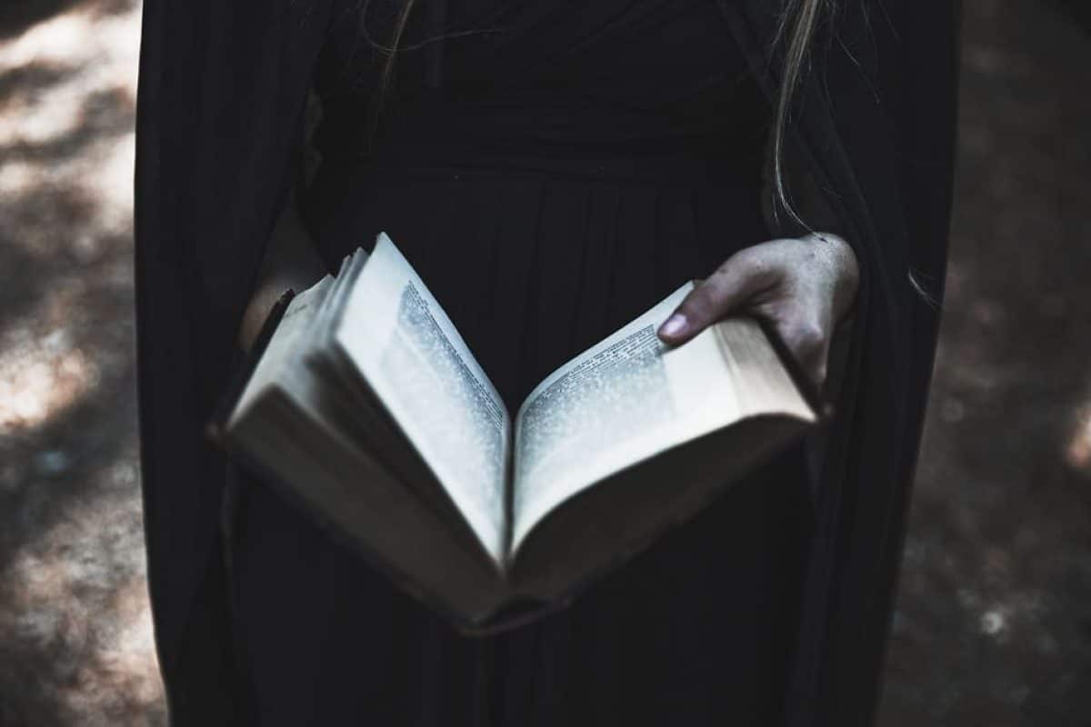 ¡Sangre, oscuridad y misterio! 10 libros protagonizados por vampiros que no podrás dejar de leer Libros sobre vampiros