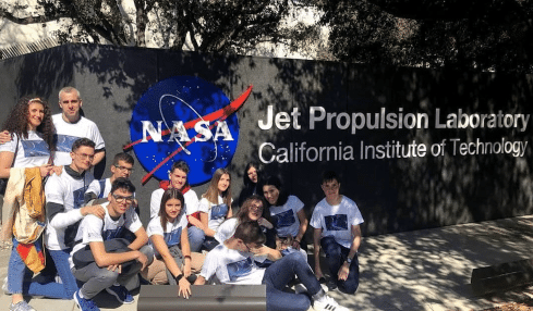 Estudiantes convertidos en ingenieros aeroespaciales