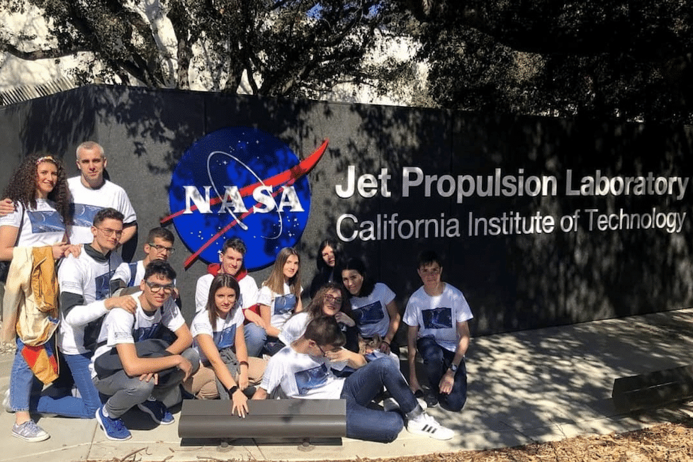 Estudiantes Convertidos En Ingenieros Aeroespaciales