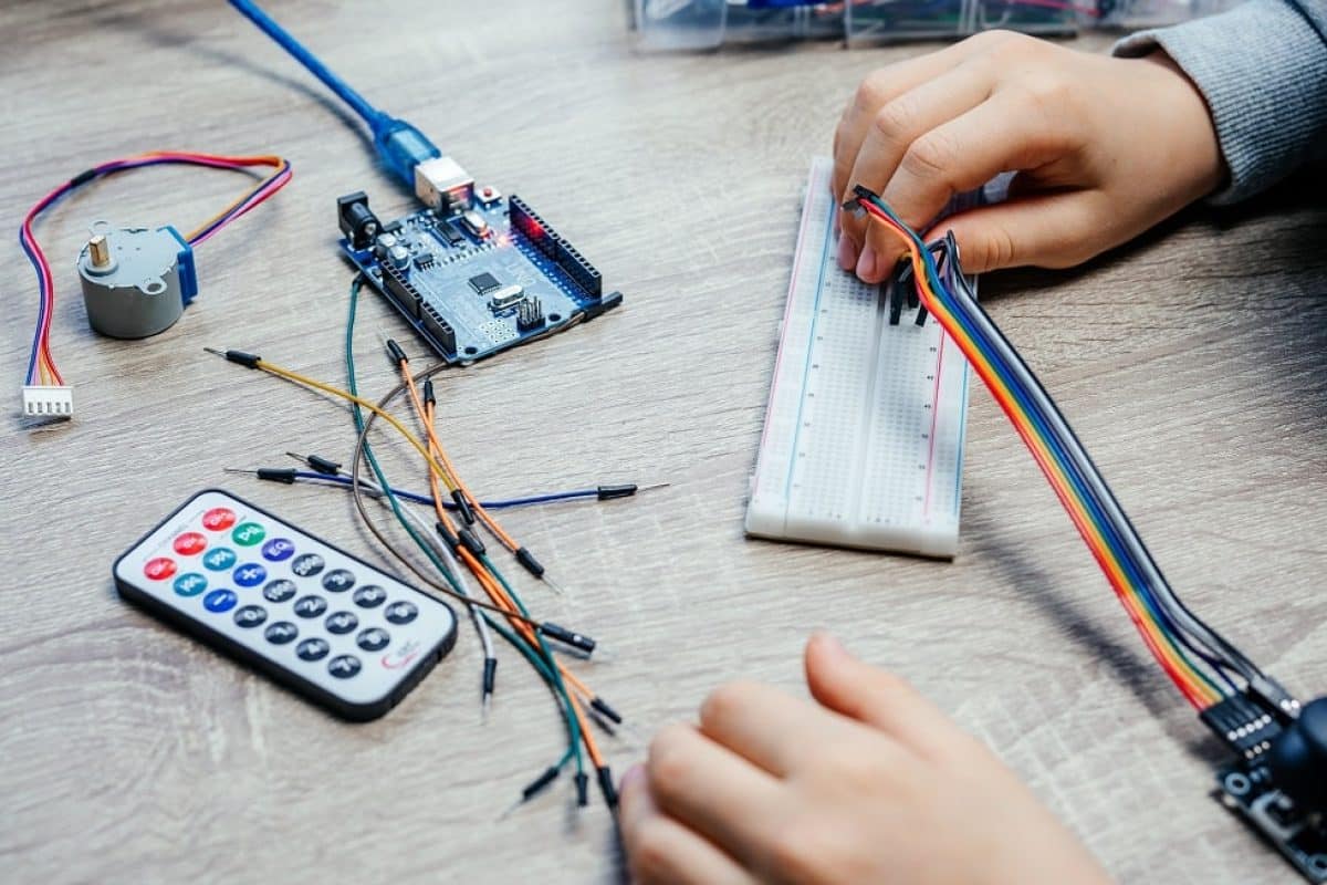 ¿Deseas iniciar a tus estudiantes en la programación con Arduino? Estas son las mejores placas para hacerlo placas arduino