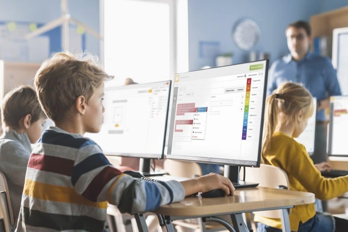 La herramienta gratuita para que los estudiantes aprendan a programar apps móviles Integrada en la plataforma Bitbloq de BQ Educación, Bitbloq Apps está enfocada al alumnado a partir de 10 años y ofrece una interfaz visual para que desarrollen sus propias aplicaciones móviles para dispositivos Android e iOS de forma sencilla y entretenida.