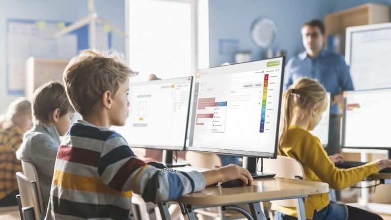 Integrada en la plataforma Bitbloq de BQ Educación, Bitbloq Apps está enfocada al alumnado a partir de 10 años y ofrece una interfaz visual para que desarrollen sus propias aplicaciones móviles para dispositivos Android e iOS de forma sencilla y entretenida.