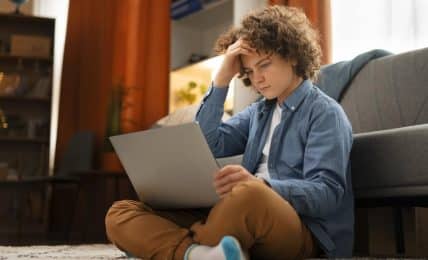 El 40% de los adolescentes accede habitualmente a páginas porno