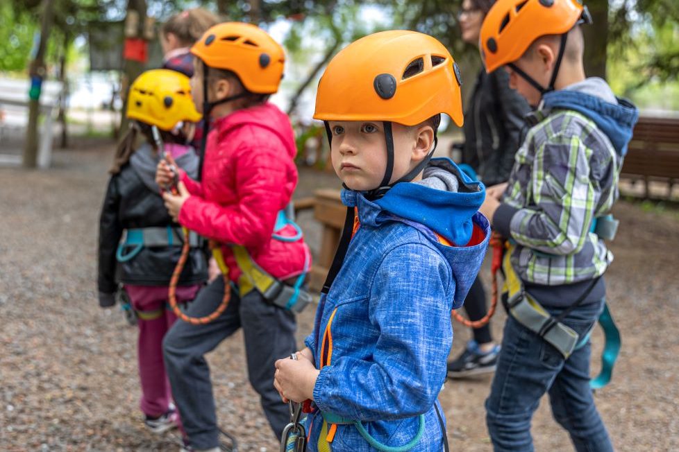 Niños Con Casco.