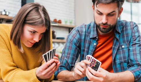 jóvenes jugando