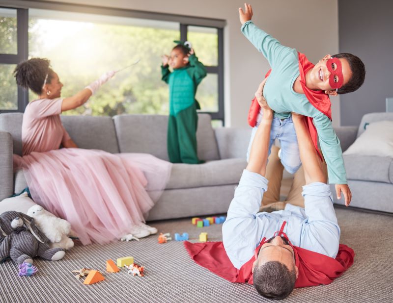 Familia disfrazada actividades verano