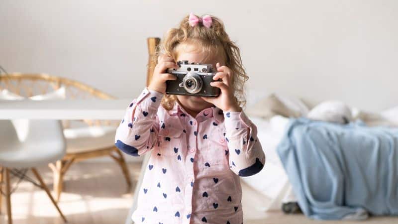 Niña Haciendo Una Foto Actividades Verano