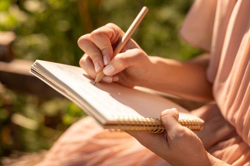 Mujer Escribiendo