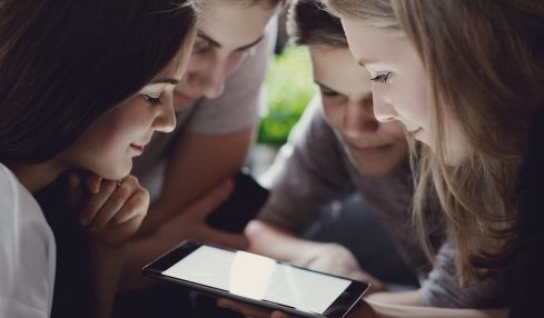 educación pornografía Que su primer click sea contigo