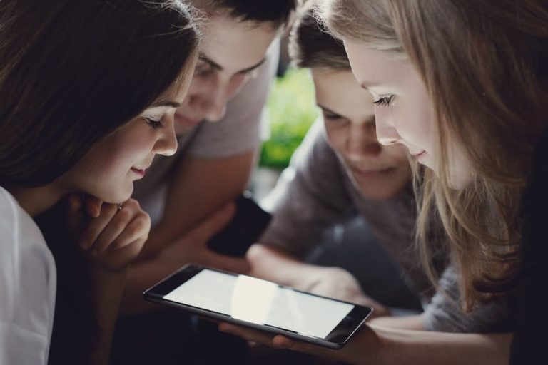 educación pornografía Que su primer click sea contigo