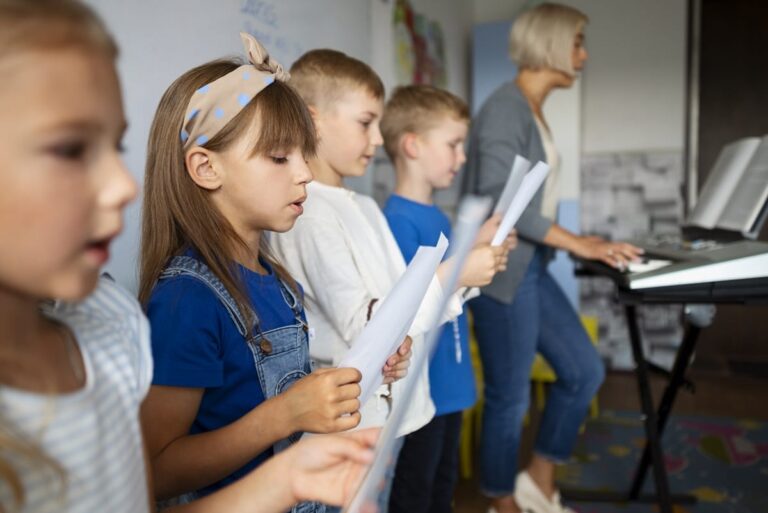 Descubre los beneficios de la musicoterapia en el aula con estos cursos