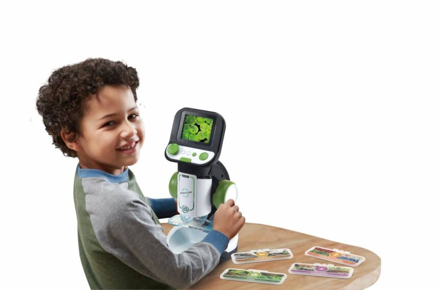 Probamos un microscopio para niños que, además, tiene contenido de la BBC