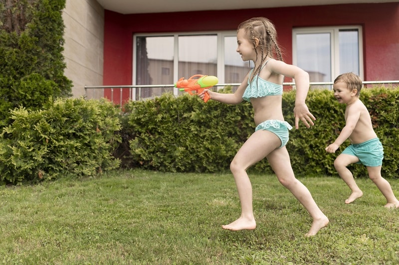 juegos con pistolas de agua