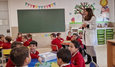Alumnado de los colegios del Grupo Educare aprenden robótica sin pantallas con el apoyo de Edelvives
