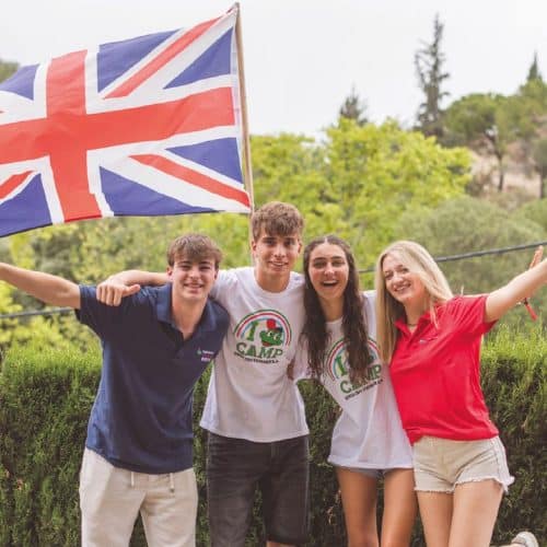 ¿Quieres que tu hijo aprenda inglés este verano? ¡Apúntale a un campamento!