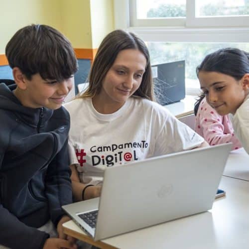 El campamento de verano gratuito para aprender, crear y disfrutar con la tecnología