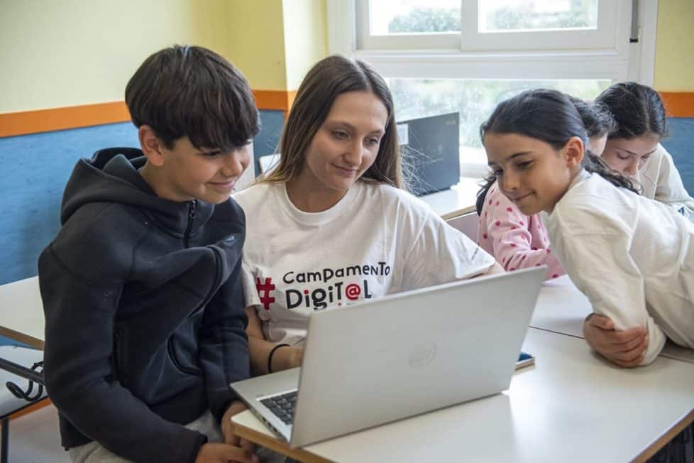 El campamento de verano gratuito para aprender, crear y disfrutar con la tecnología campamento digital verano