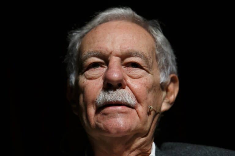 Eduardo Mendoza