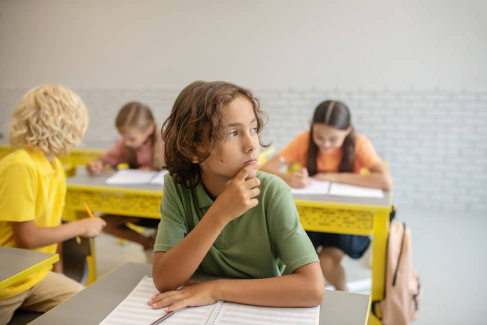 ¿Y si en lugar de castigar, enseñamos a pensar? Una perspectiva filosófica sobre el aprendizaje reflexivo aprendizaje reflexivo