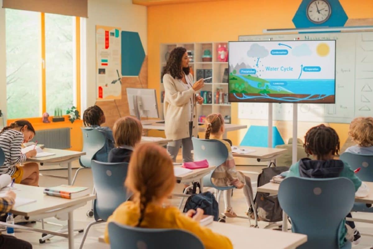 Enseñanza y tecnología: hacia una transformación educativa equilibrada mediamarkt bussines