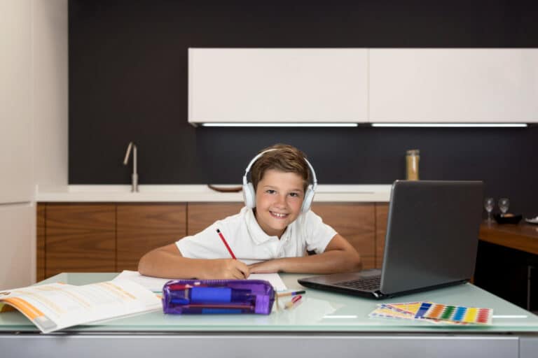 Ligeros, resistentes, con gran autonomía… ¡Estos #portátiles son perfectos para #estudiantes de Primaria!