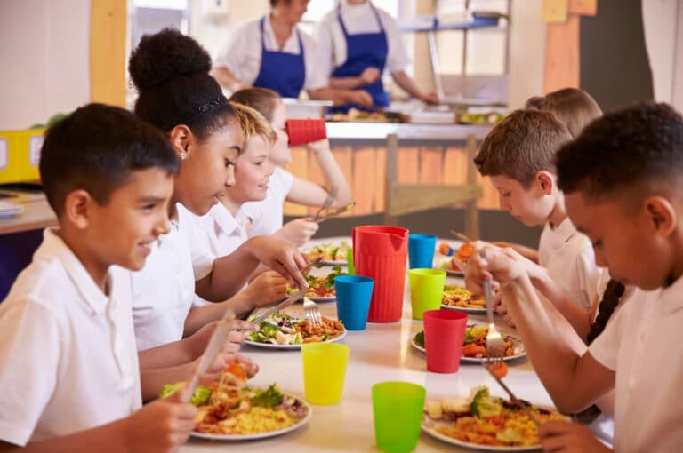 comedor escolar inclusivo en el centro educativo