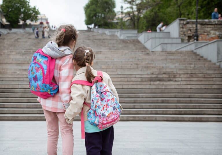 prevenir dolores de espalda entre los estudiantes