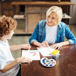 Fomenta la empatía y el respeto hacia la tercera edad con estos recursos educativos