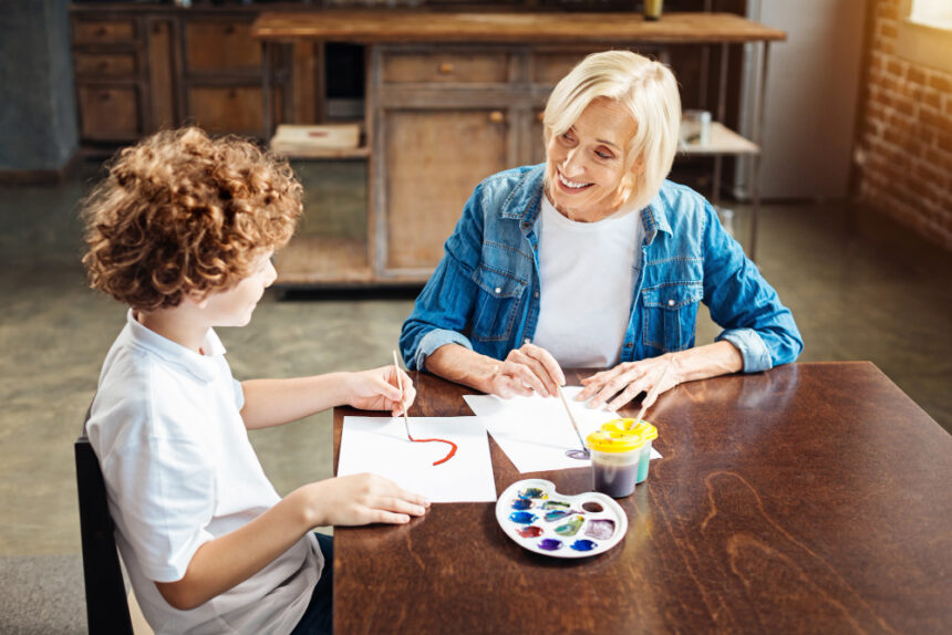 Fomenta la empatía y el respeto hacia la tercera edad con estos recursos educativos