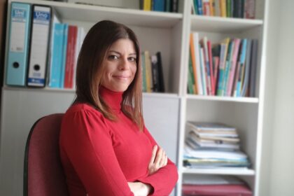 debate sobre pantallas en la educación