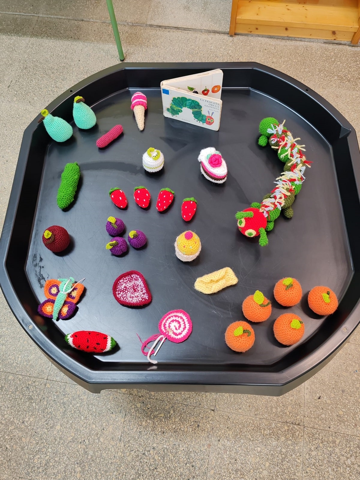 Tuff tray o bandejas sensoriales contar cuentos