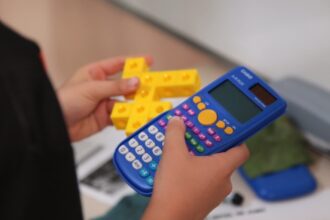 La calculadora en Primaria no sustituye el cálculo mental si se usa con intención didáctica: sirve para comprobar, explorar y resolver problemas.